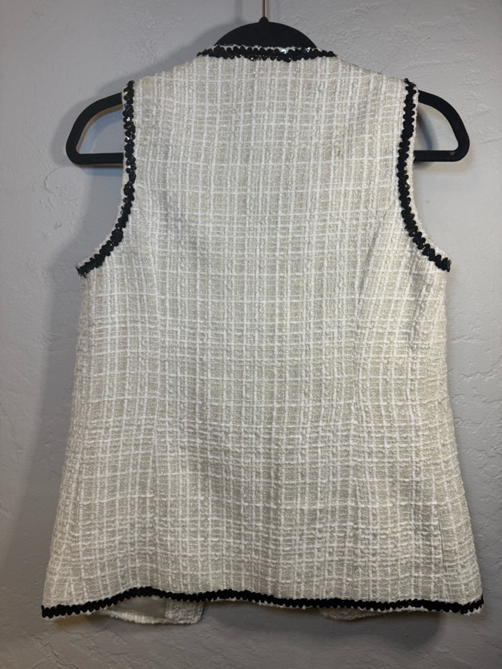 Rachel Zoe white tweed vest featuring black sequin trim and patch pocket - Picture 5 of 7